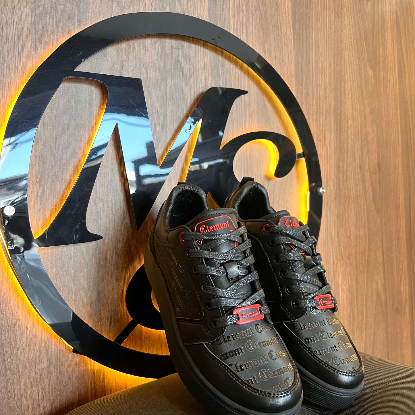 Clemont Black/Red 1.1 – Estilo de lujo a precio aterrizado